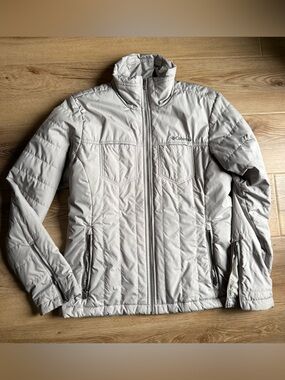 Columbia Silver Gray Quilted light weight Packable Jacket